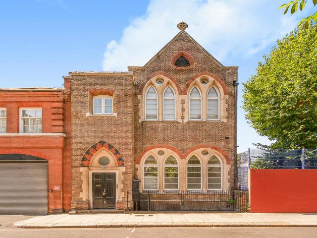 Redhill Street Studios, Old Church. 2 bed flat to rent £3,796 pcm £876 pw