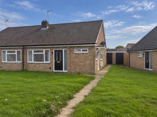 Redhorn Gardens, DEVIZES, SN10 3 bed bungalow to rent £1,350 pcm £312 pw