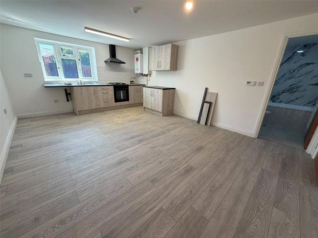 Redhouse Street, Walsall WS1, 3 bed flat to rent, £925 pcm | PrimeLocation