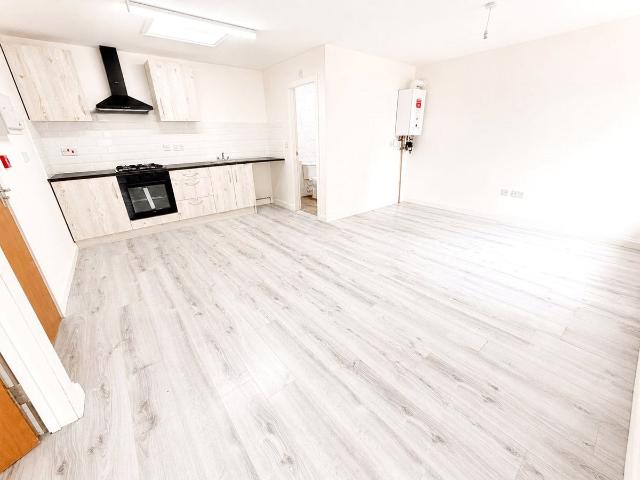 Redhouse Street, Walsall WS1, 2 bed flat to rent, £850 pcm | PrimeLocation