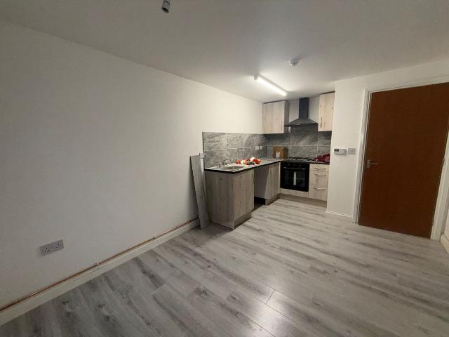 Redhouse Street, Walsall WS1, 2 bed flat to rent, £850 pcm | PrimeLocation