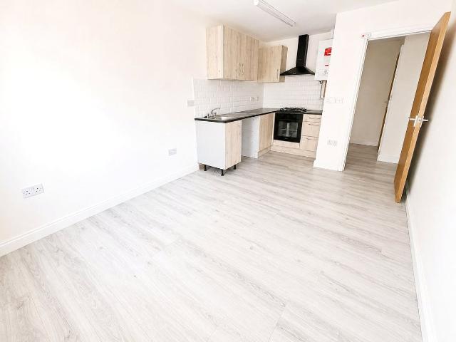 Redhouse Street, Walsall WS1, 2 bed flat to rent, £850 pcm | PrimeLocation