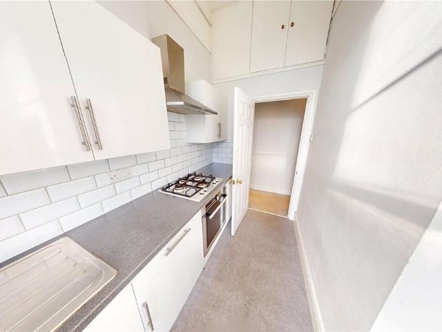 Redland Park, Hff, Redland, Bristol BS6, 2 bed flat to rent, £1,400 pcm | PrimeLocation