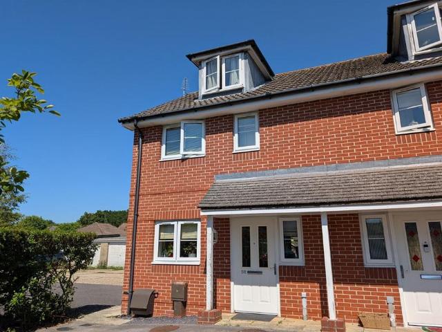 Redlands Lane, Fareham PO14 3 bed end of terrace house to rent £1,550 pcm £358 pw