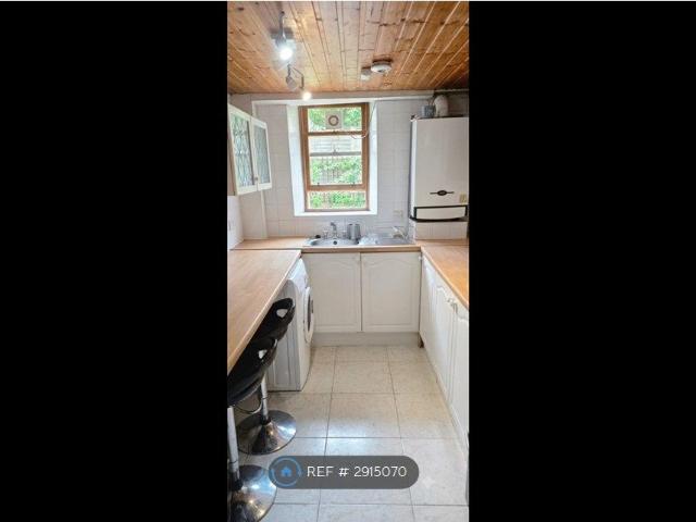Redlands Road, Glasgow G12, 2 bed flat to rent, £1,400 pcm | PrimeLocation