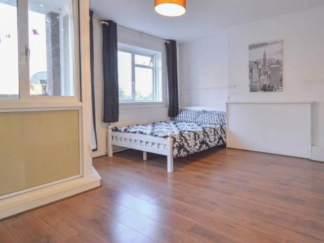 Redmans Road, London E1 4 bed apartment to rent £3,500 pcm £808 pw