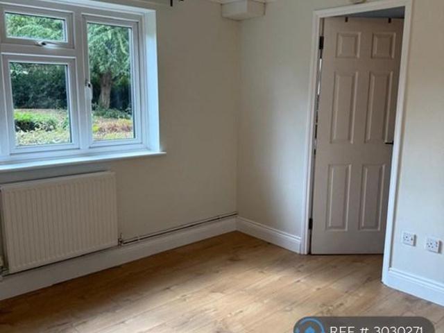 Redmayne Drive, Chelmsford, CM2 2 bed flat to rent £1,450 pcm £335 pw