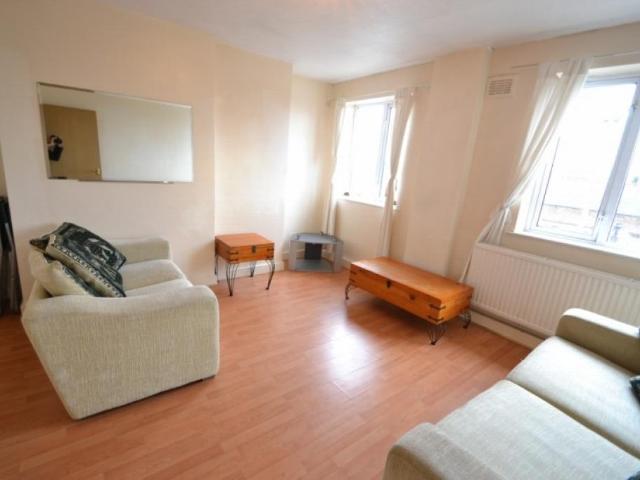 Redmires Court, Eccles New Road, M5 4UT 2 bed apartment to rent £1,100 pcm £254 pw