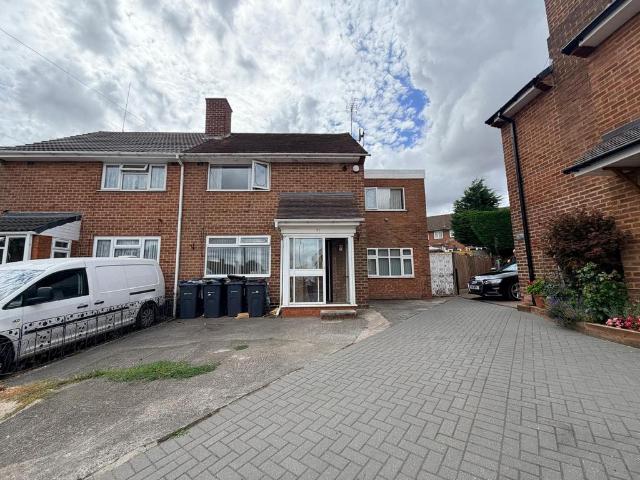 Rednal, Birmingham B45 6 bed terraced house to rent £2,300 pcm £531 pw