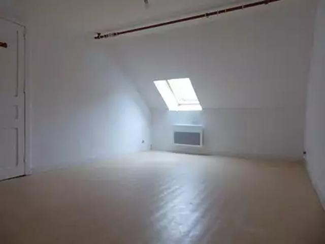 Redon 35600 Location appartement 1 pièce t1 au dernier étage parking
