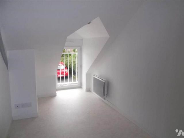 REDON Réf.: 143/2229 Petite maison d'habitation de type 3 d'une surface de 37 m² composée d'u.