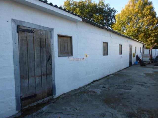 REDONDELA. VENTA DE CASA DE 420 M2 CON 2 FINCAS UNIDAS TOTAL 5.500 M2 MUY BIEN SITUADA