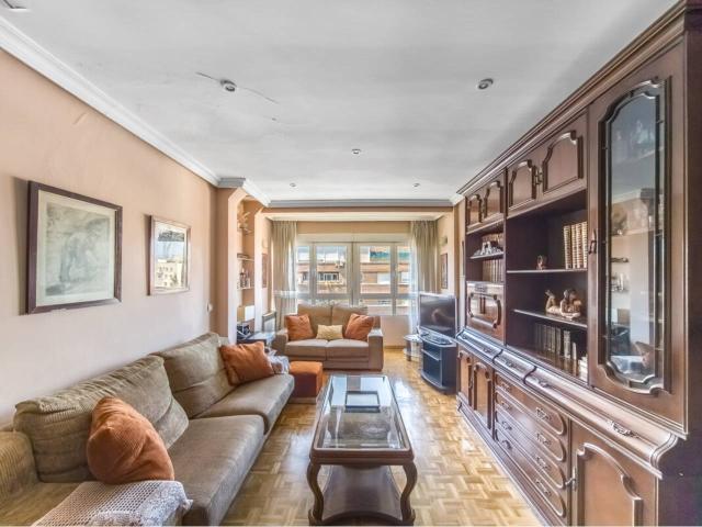 Redpiso Santa María de la Cabeza vende exclusiva vivienda de 4 dormitorios con plaza de garaje en Arganzuela