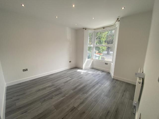 Redriffe Road, London E13 1 bed in a house share to rent £900 pcm £208 pw
