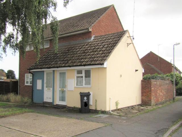 Redrose Walk, Clacton on Sea CO16 2 bed ground floor maisonette to rent £1,000 pcm £231 pw