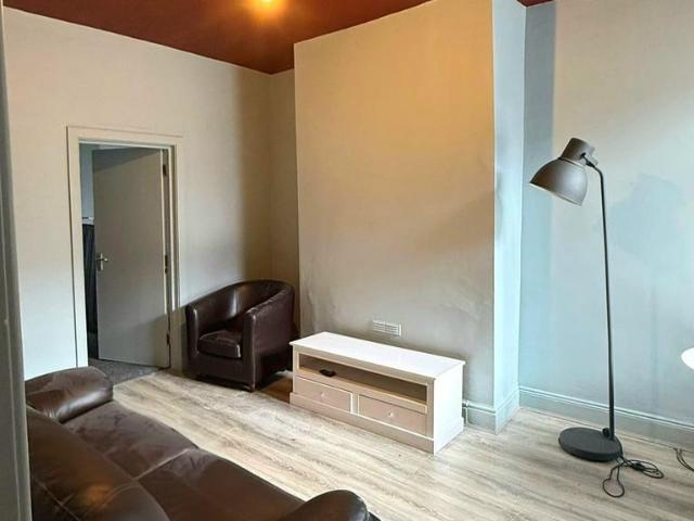 Redruth Street, Manchester, M14 3 bed house to rent £1,755 pcm £405 pw