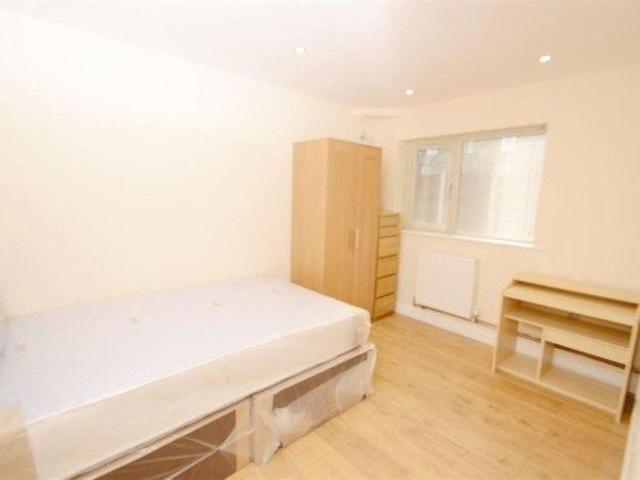 Redshaw Close, Manchester, M14 6JB, United Kingdom | Room for rent #138931699 | Rentberry