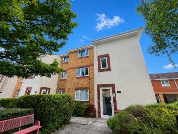 Redshank Court, Thatcham RG19, 2 bed flat to rent, £1,350 pcm | PrimeLocation