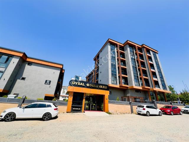 Redstone'dan Uysal Boulevard'da Ön Cephe Kiralık 1+1 Daire