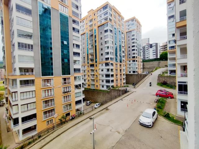 Redstone'dan Kaşüstü Hastane Yolunda Kiralık 3+1 Daire