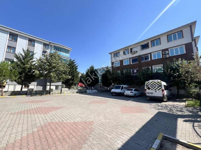 Redstone'den Çobançeşme'de Lokasyon Avantajlı 3+1 Kiralık Daire
