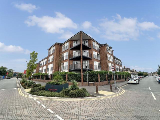 Reet Gardens, Slough, Berkshire, SL1 2 bed apartment to rent £1,700 pcm £392 pw