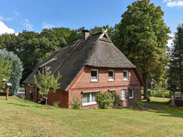 Reethaus mit großem Bauland – Mehrgenerationentraum in der Lüneburger Heide
