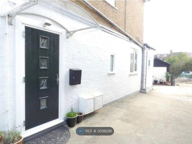 Reeves Avenue, London NW9, 1 bed maisonette to rent, £1,600 pcm | PrimeLocation