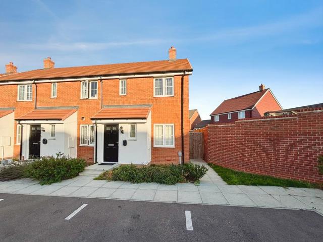 Reeves Avenue, Tonbridge TN12 2 bed end of terrace house to rent £1,750 pcm £404 pw