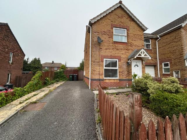 Reevy Road West, Bradford, West. 2 bed semi detached house to rent £875 pcm £202 pw