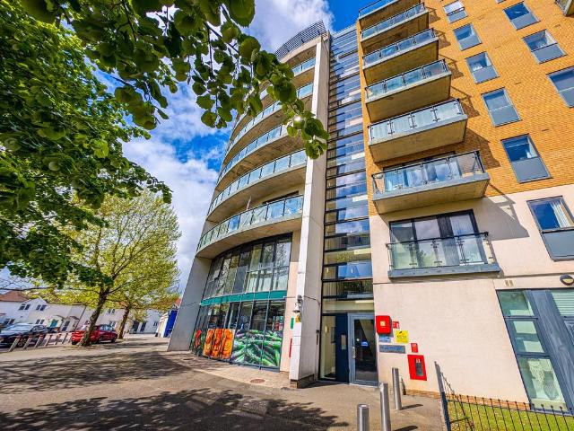 Reed House, Durnsford Road, London 2 bed flat to rent £2,100 pcm £485 pw