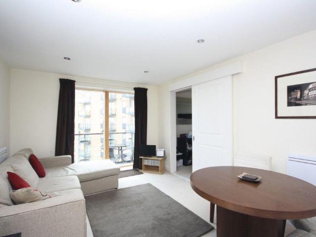 Reed House, 21 Durnsford Road. 1 bed apartment to rent £1,900 pcm £438 pw