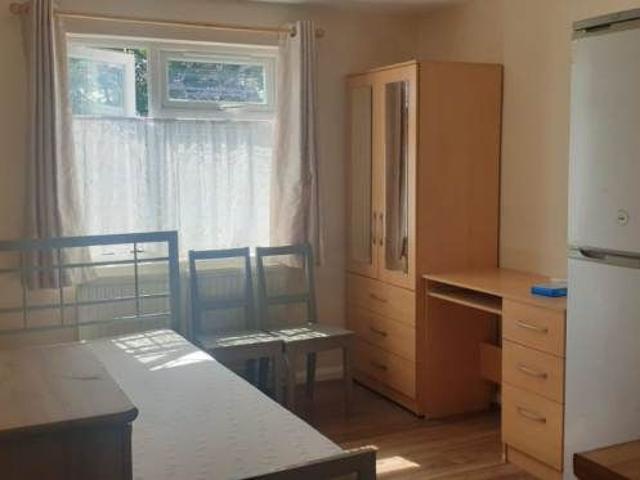Rees Drive, Coventry CV3, Studio to rent, £800 pcm | PrimeLocation
