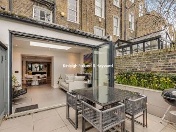 Rees Street, Islington, London, N1 3 bed house to rent £9,000 pcm £2,077 pw