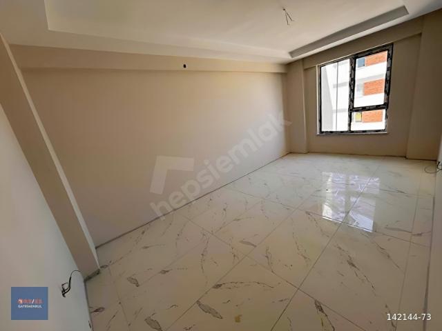 REES'DEN BÖLGE'DE TEK ARA KAT ÖZEL GARAJLI 2+0 SON DAİRE