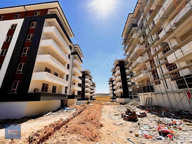 REES'DEN YAŞAR KEMAL BULVAR YAKINI SİTE İÇİ 2+1