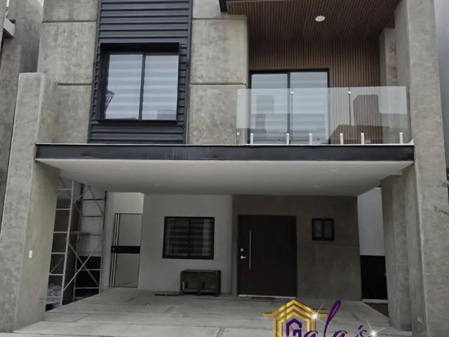 REESTRENA, CASA CON BAÑO COMPLETO EN CADA HABITACIÓN