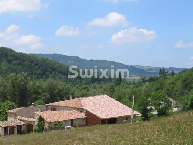 Ref738ON: Située entre Saoû et Dieulefit, cette imposante f. 320m² Dieulefit
