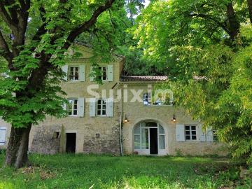 Ref815on: Imposante maison en pierre implantée dans un agré. 256m² Montélimar