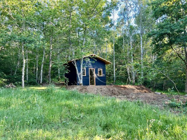 CHALET 4 PERSONNES AU BORD DU LAC D'AYDAT AVEC VUE LAC ET PUY DE DÔME