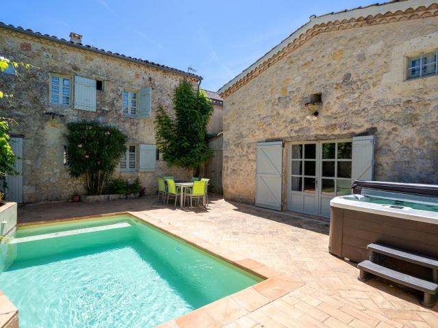 Refuge Romantique Avec Maison D'hôtes Et Piscine 208m² Larressingle