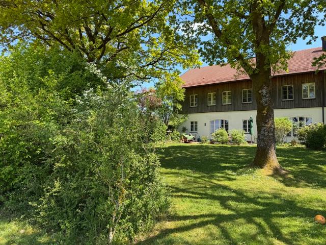 Refugium mit Gutshof Charme: Repräsentatives Wohnerlebnis auf höchstem Niveau in Oberpframmern