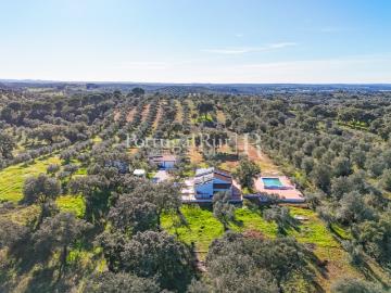 Monte Alentejano T3 auto sustentável com Piscina e Energia Solar Mora
