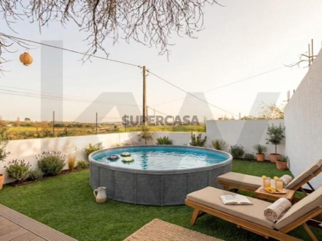 Refúgio Contemporâneo às Portas de Santarém: Moradia T3 com Charme e Personalidade