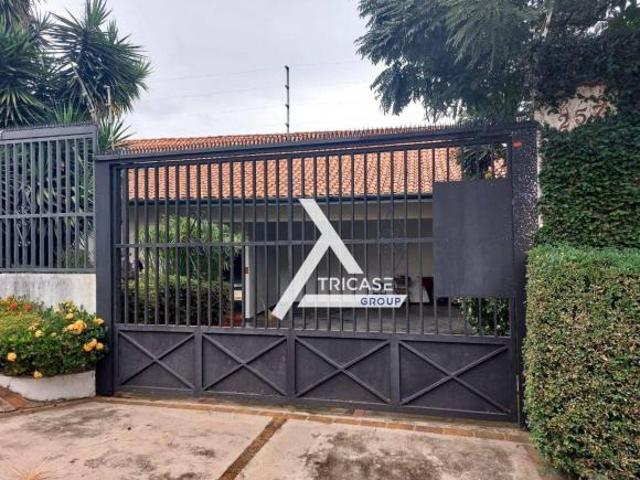 Refúgio de Conforto e Lazer com 3 Andares e Piscina em Terreno Amplo de 685 m²