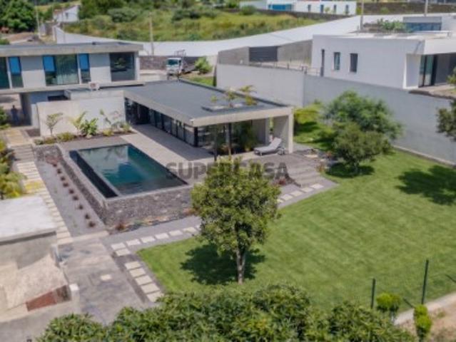 Refúgio Exclusivo com Vista Mar em São Roque, São Miguel