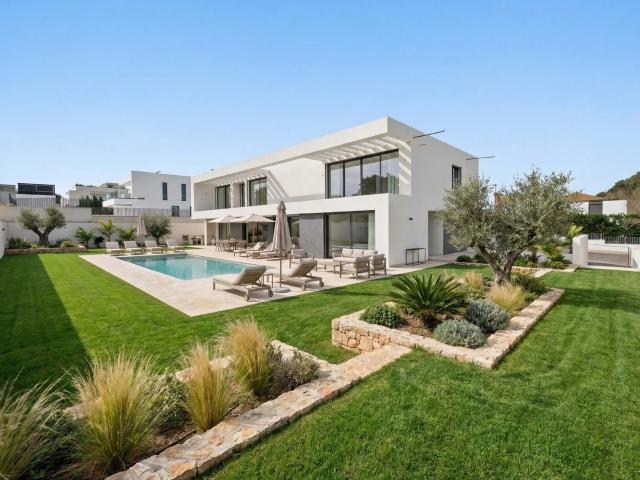 Refúgio em Oeiras: Moradia Contemporânea T6 com Jardim e Pis. 563m² Porto Salvo e Barcarena