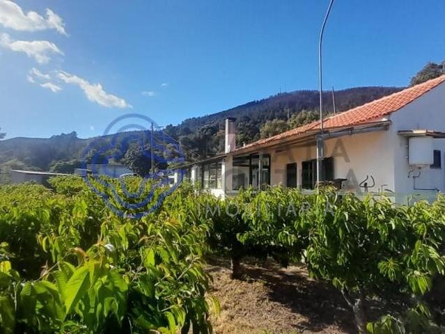 Refúgio Rural com Vista para a Serra