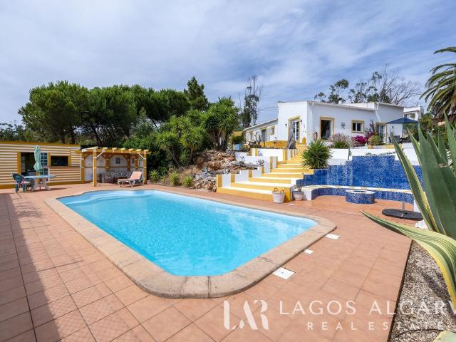 Refúgio Rural Renovado com Piscina e Terrenos Privados 4377m² Barão De São Miguel