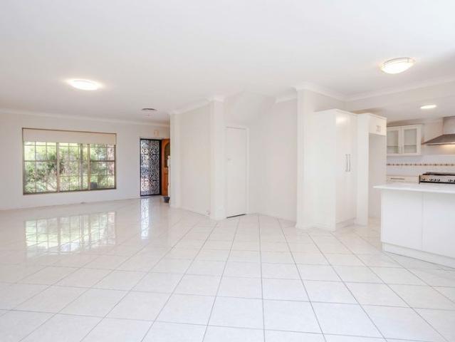 REFURNISHED EXECUTIVE STYLE TOWNHOUSE IN SOUGHT AFTER EASTERN SUBURBS LOCATION!